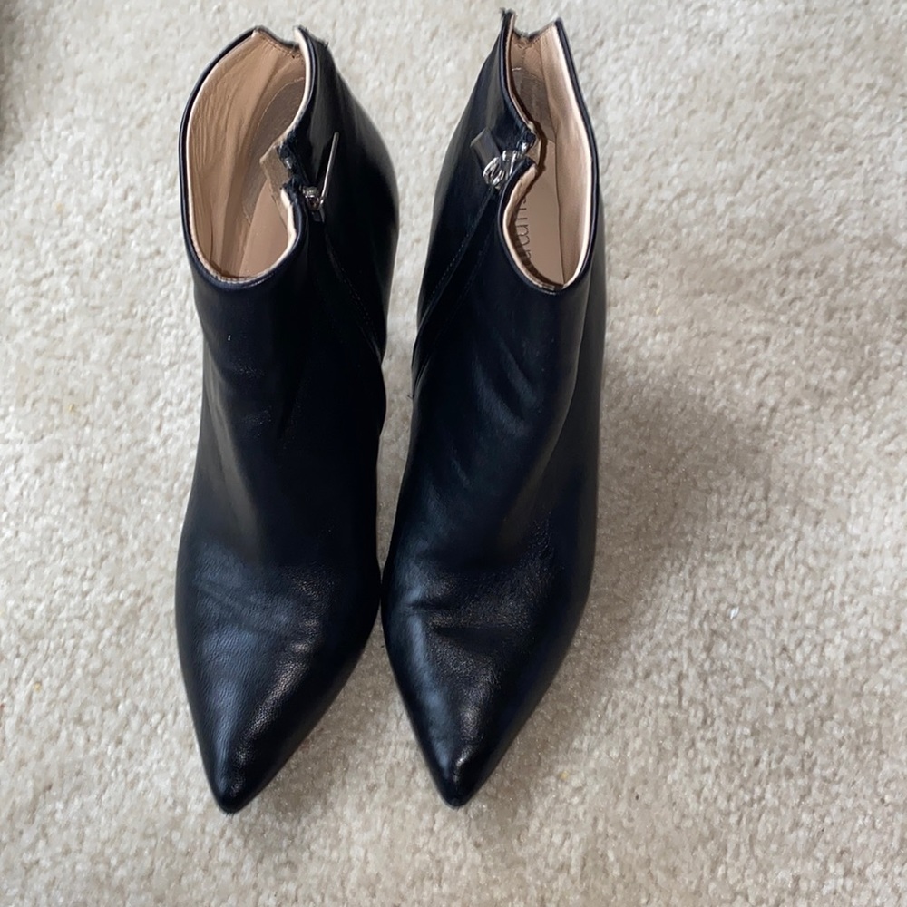 Summit By White Mountain Scarlett Leather black booties. 3 inches